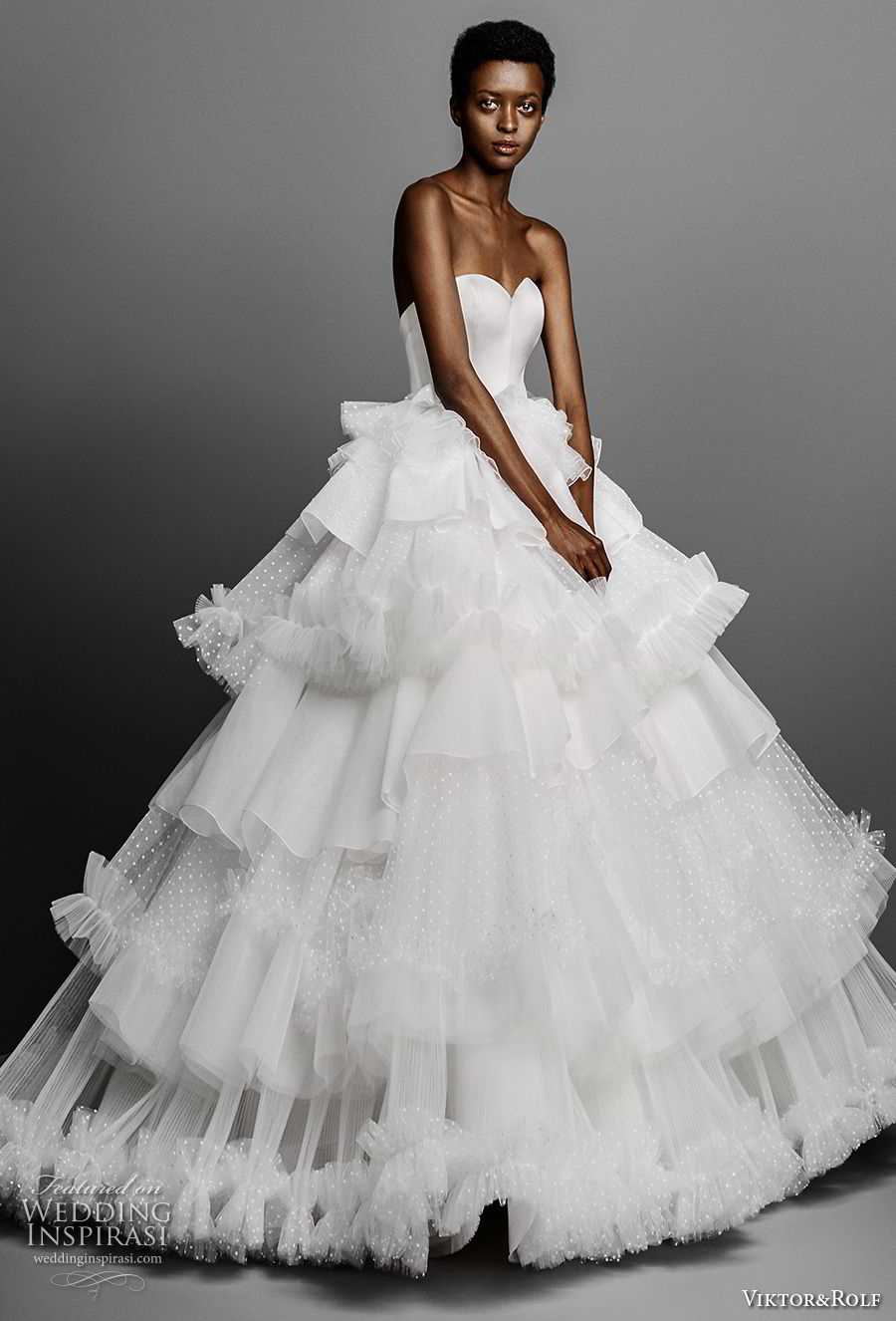 viktor and rolf spring 2019 bridal strapless sweetheart neckline minimallist bodice layered skirt princess ball gown a  line wedding dress (4) mv