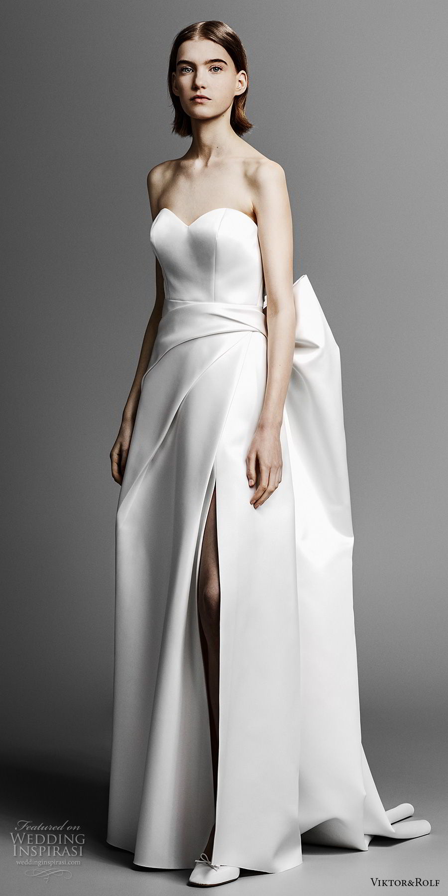 viktor and rolf spring 2019 bridal strapless sweetheart neckline simple minmalist slit skirt romantic modified a  line wedding dress ribbon back short train (8) mv