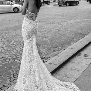 julie vino 2019 paris bridal strapless sweetheart neckline full embellishment elegant fit and flare wedding dress chapel train (11) bv