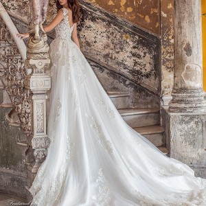 lorenzo rossi 2018 bridal cap sleeves deep v neck heavily embellished bodice glizty romantic princess a  line wedding dress v back royal train (4) bv