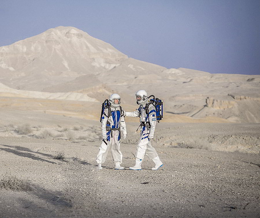 alon livne white fall 2019 bridal israeli astronaut mars spacesuit designed by fashion designer alon livne