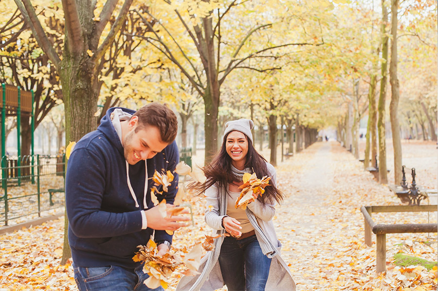 simon g jewelry 2018 committed to love married couple fall colors playing leaves