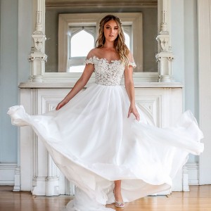 barbara kavchok fall 2019 bridal collection featured on wedding inspirasi thumbnail