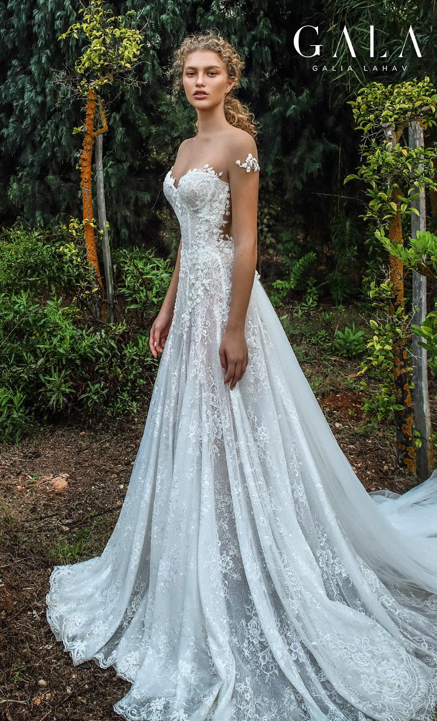 These 13 Looks Prove That Fairytale Wedding Dresses Can Also Be Glamorous featuring Galia Lahav GALA Collection No. VII Wedding Inspirasi