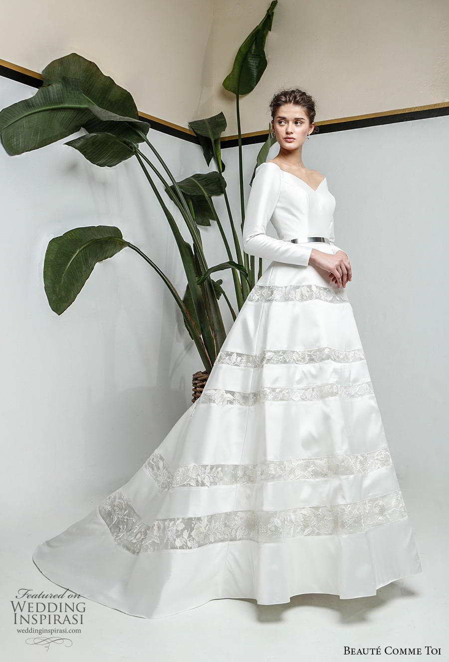 beaute comme toi 2019 bridal long sleeves v neck simple light embellished skirt elegant classy a  line wedding dress chapel train (lisle) mv