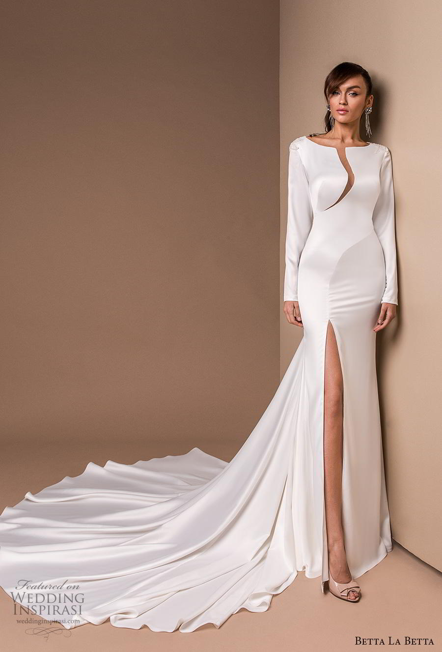 betta la betta 2020 bridal long sleeves bateau neckline simple minimalist slit skirt elegant sheath wedding dress sheer lace back chapel train (5) mv