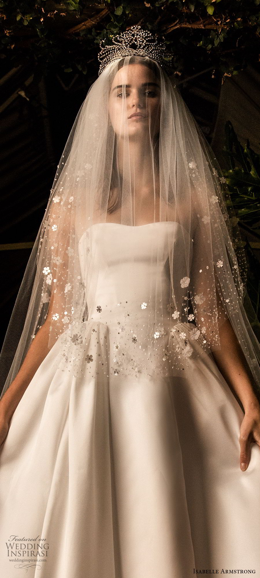 isabelle armstrong fall 2019 bridal strapless semi sweetheart ball gown wedding dress clean minimal (1) romantic timeless veil tiara lv isabelle armstrong fall 2019 bridal strapless semi sweetheart ball gown wedding dress clean minimal (1) romantic timeless veil tiara lv
