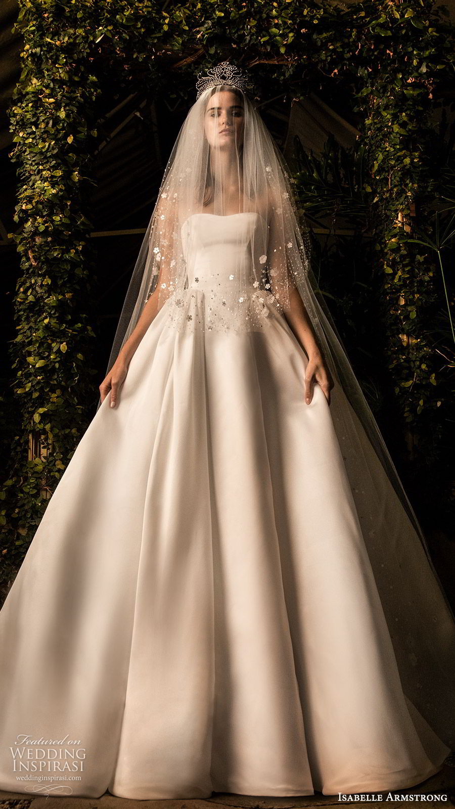 isabelle armstrong fall 2019 bridal strapless semi sweetheart ball gown wedding dress clean minimal (1) romantic timeless veil tiara mv isabelle armstrong fall 2019 bridal strapless semi sweetheart ball gown wedding dress clean minimal (1) romantic timeless veil tiara mv