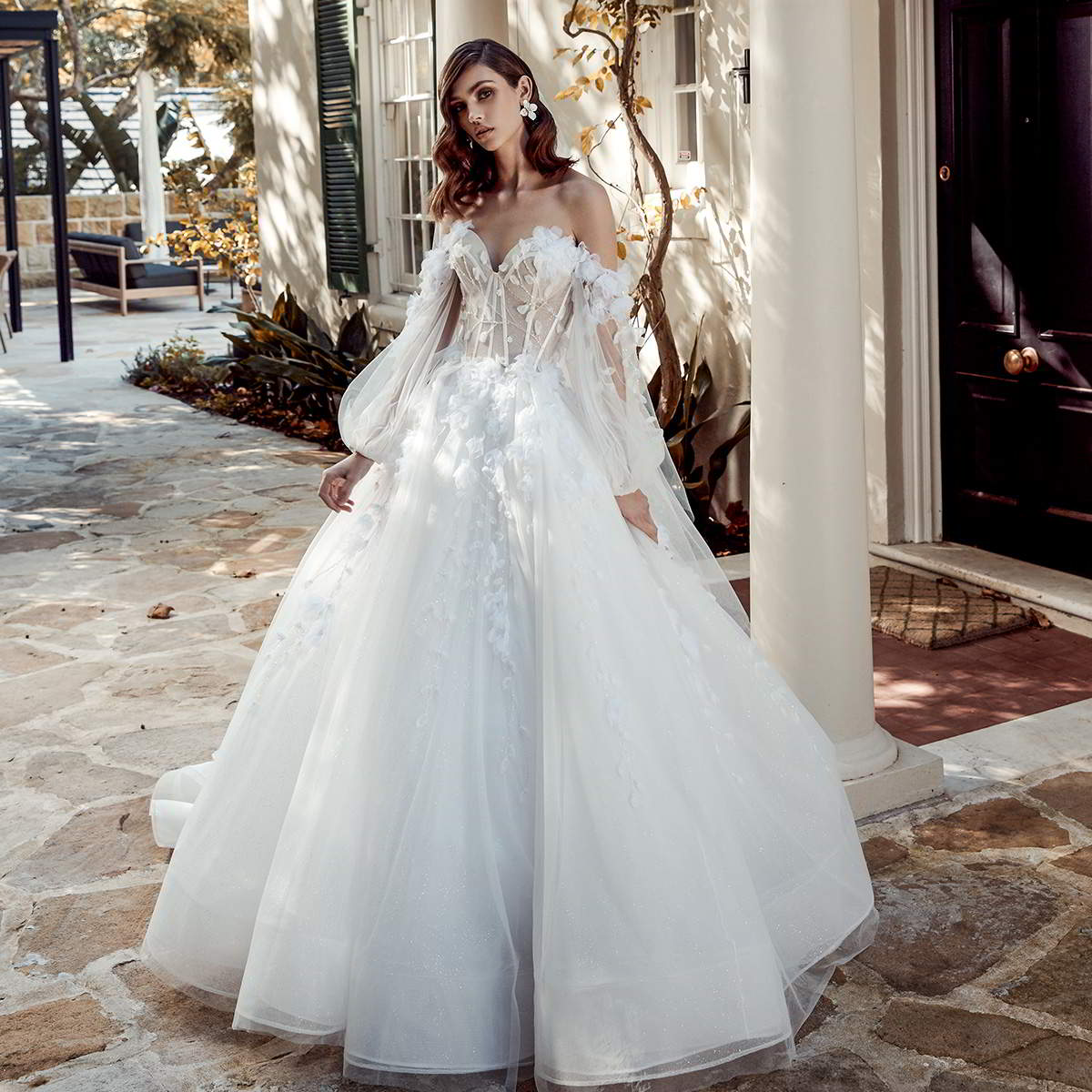 leah da gloria 2020 bridal couture collection featured on wedding inspirasi thumbnail leah da gloria 2020 bridal couture collection featured on wedding inspirasi thumbnail