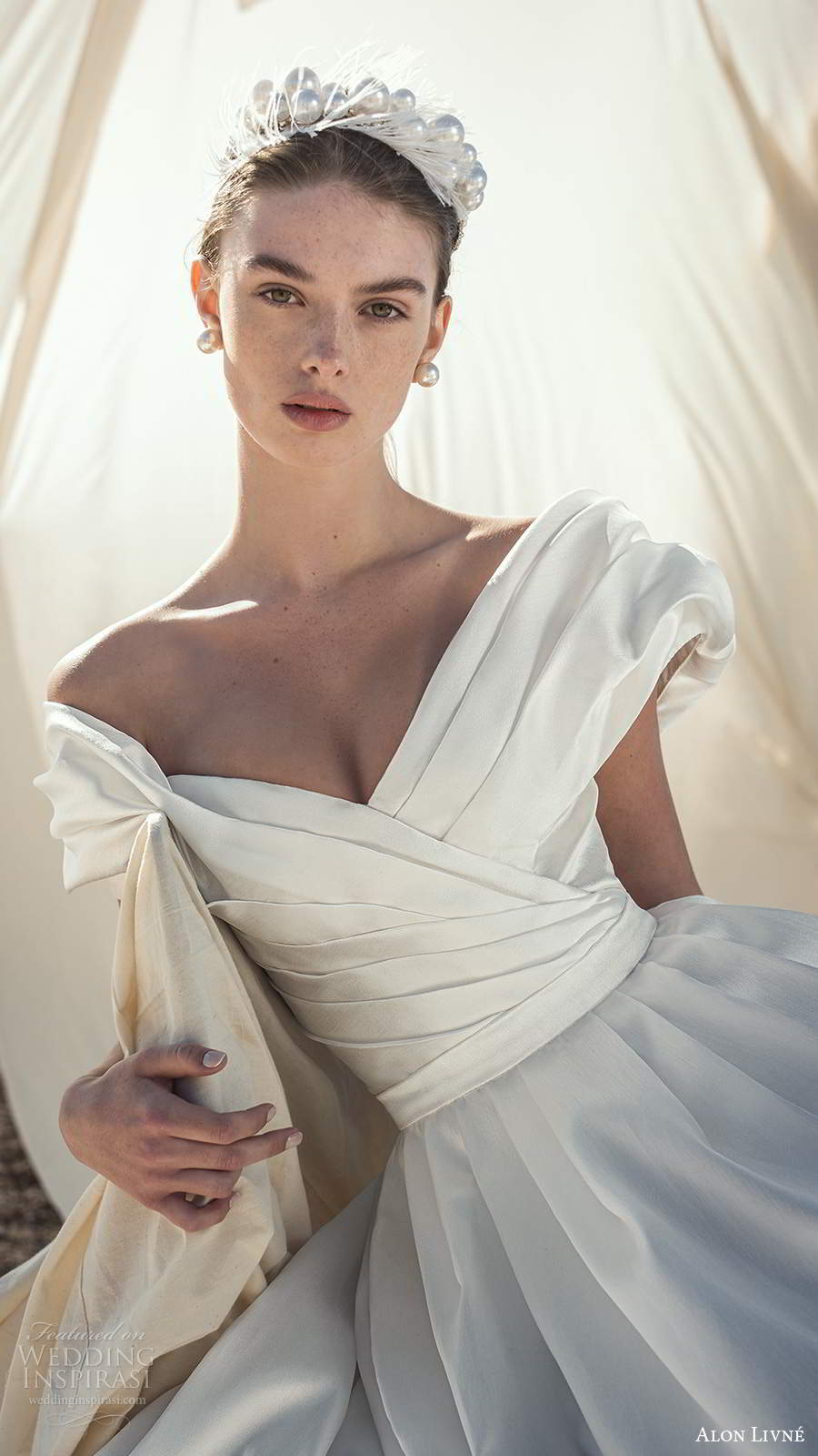 alon livne fall 2020 bridal short puff sleeves off shoulder v neckline pleated bodice a line ball gown wedding dress (1) zv