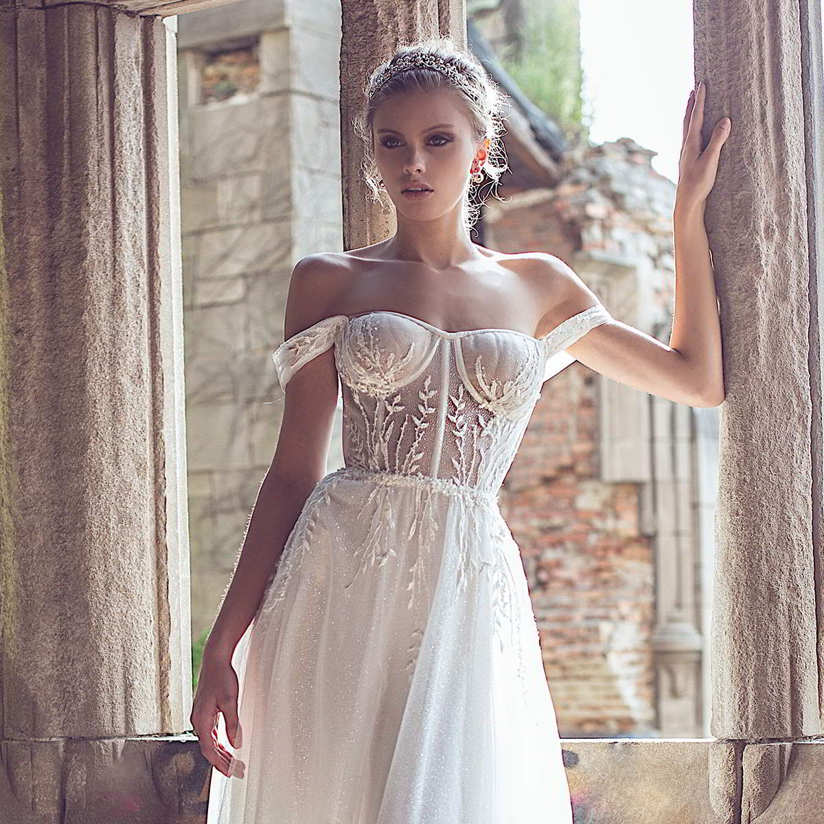 yaniv persy fall 2020 bridal collection featured on wedding inspirasi thumbnail