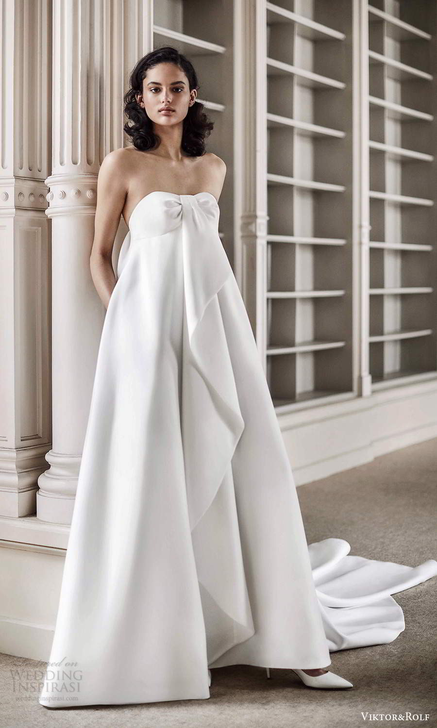 viktor rolf spring 2021 bridal strapless semi sweetheart neckline empire tent wedding dress chapel train (15) mv