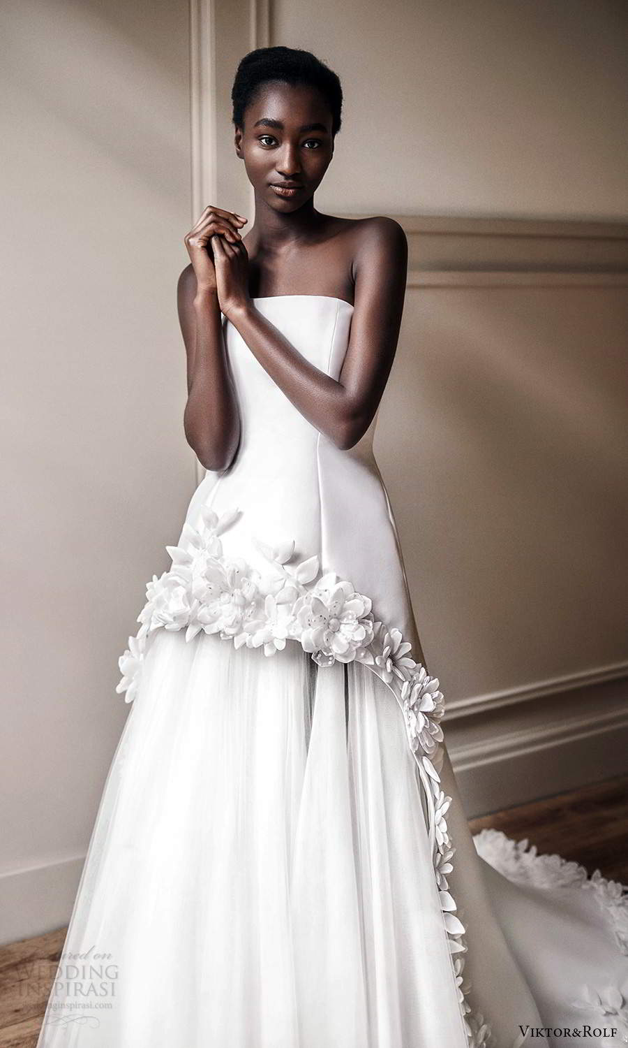 viktor rolf spring 2021 bridal strapless straight across neckline embellished skirt a line ball gown wedding drses (20) mv