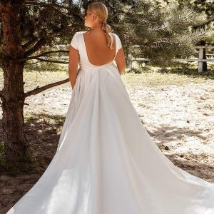 ariamo 2021 plus bridal short sleeve bateau neckline clean minimalist a line ball gown wedding dress chapel train (7) bv