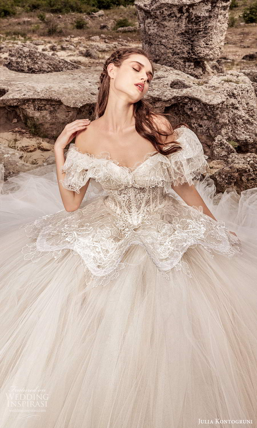 julia kontogruni 2021 bridal off shoulder short puff sleeves sweetheart neckline embellished bodice ball gown wedding dress cathedral train (10) zv
