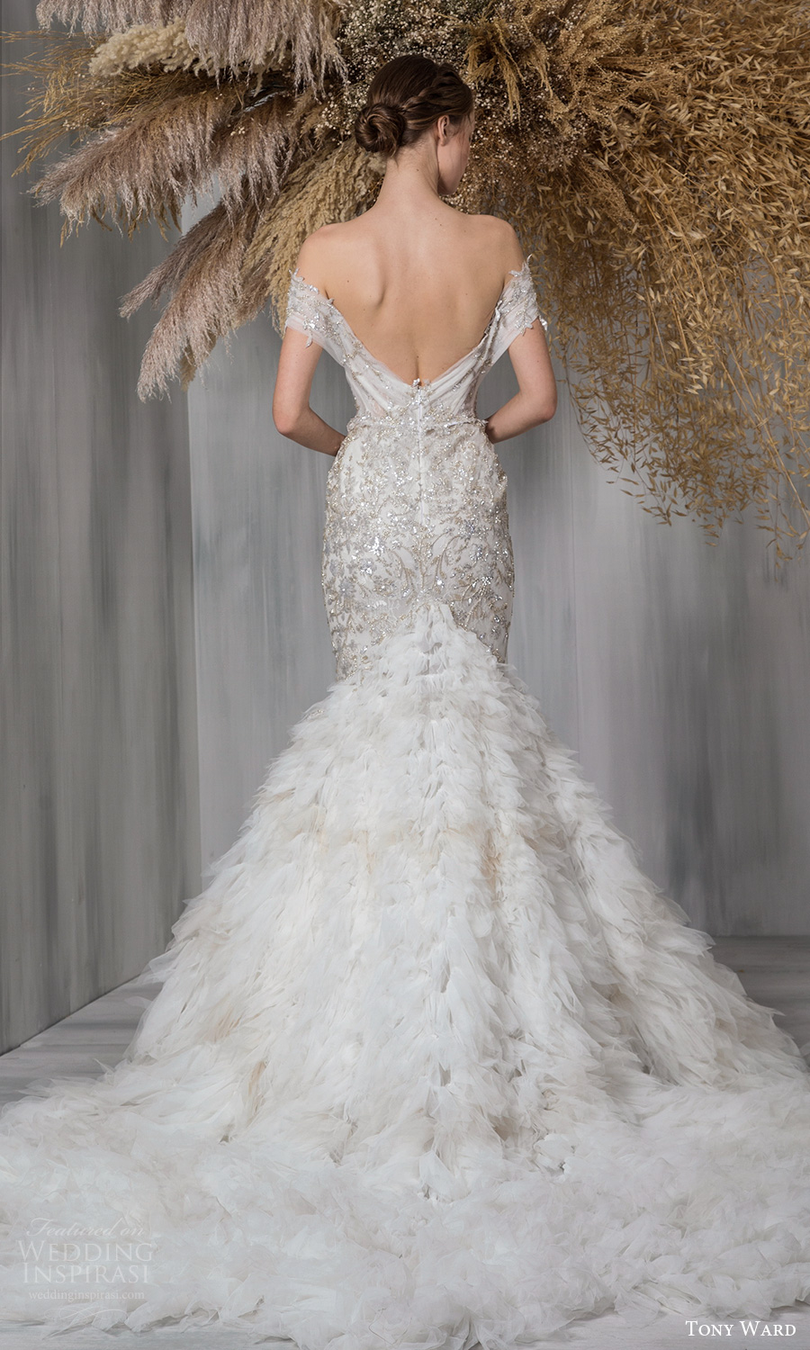 tony ward 2021 bridal off shoulder straps plunging sweetheart neckline fully embellished a line wedding dress chapel train (22) bv tony ward 2021 bridal off shoulder straps plunging sweetheart neckline fully embellished a line wedding dress chapel train (22) bv