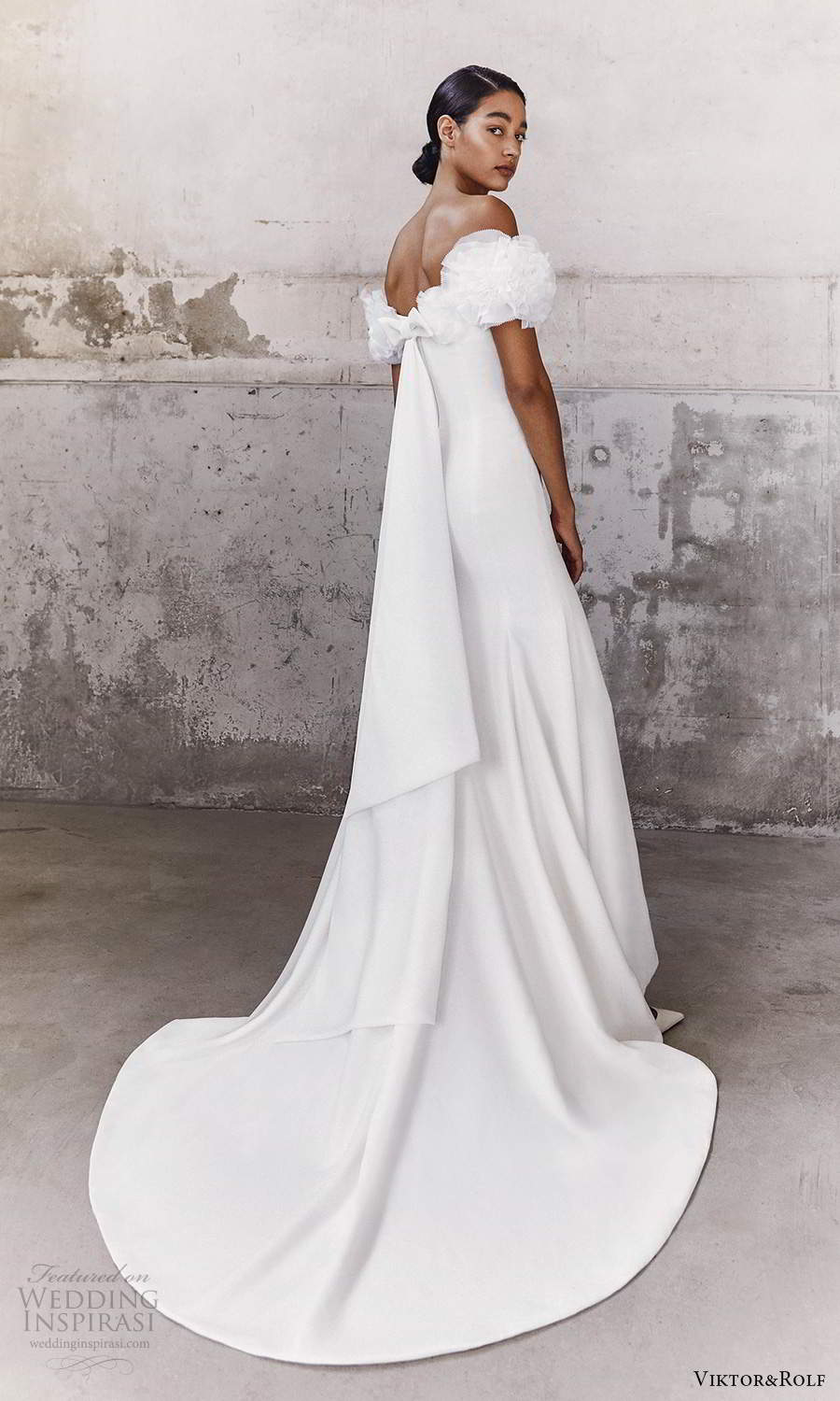 viktor and rolf fall 2021 bridal off shoulder straps sweetheart neckline clean minimalist mermaid wedding dress chapel train (17) bv