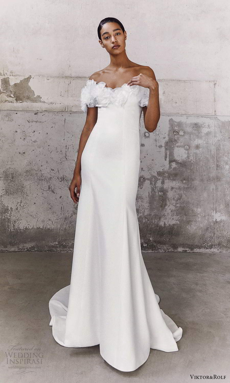 viktor and rolf fall 2021 bridal off shoulder straps sweetheart neckline clean minimalist mermaid wedding dress chapel train (17) mv