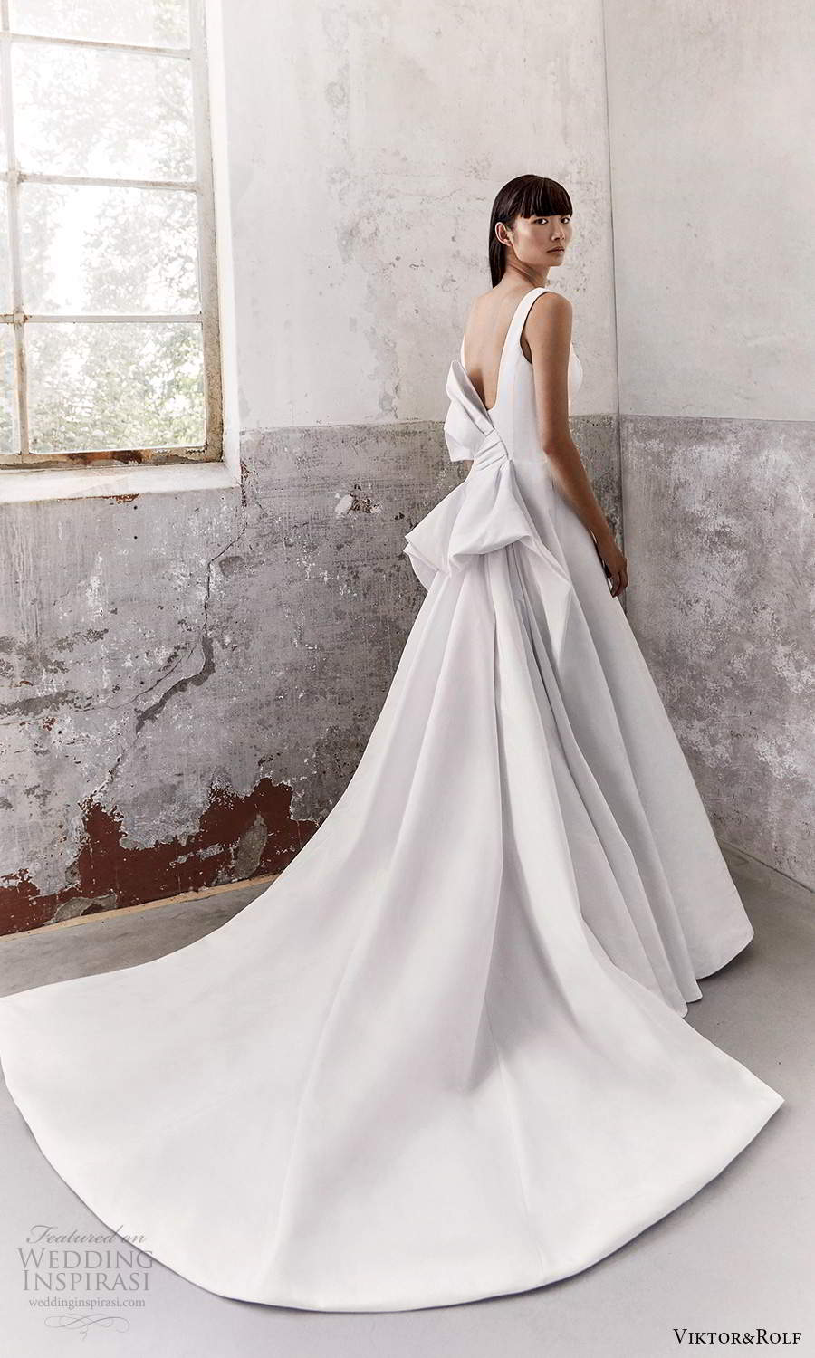 viktor and rolf fall 2021 bridal sleeveless thick straps square neckline clean minimalist a line wedding dress bow back chapel train (12) bv