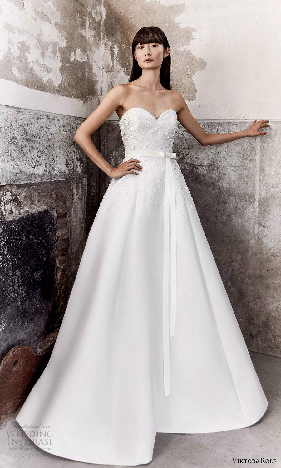 viktor and rolf fall 2021 bridal strapless sweetheart neckline embellished bodice a line ball gown wedding dress chapel train (16) mv