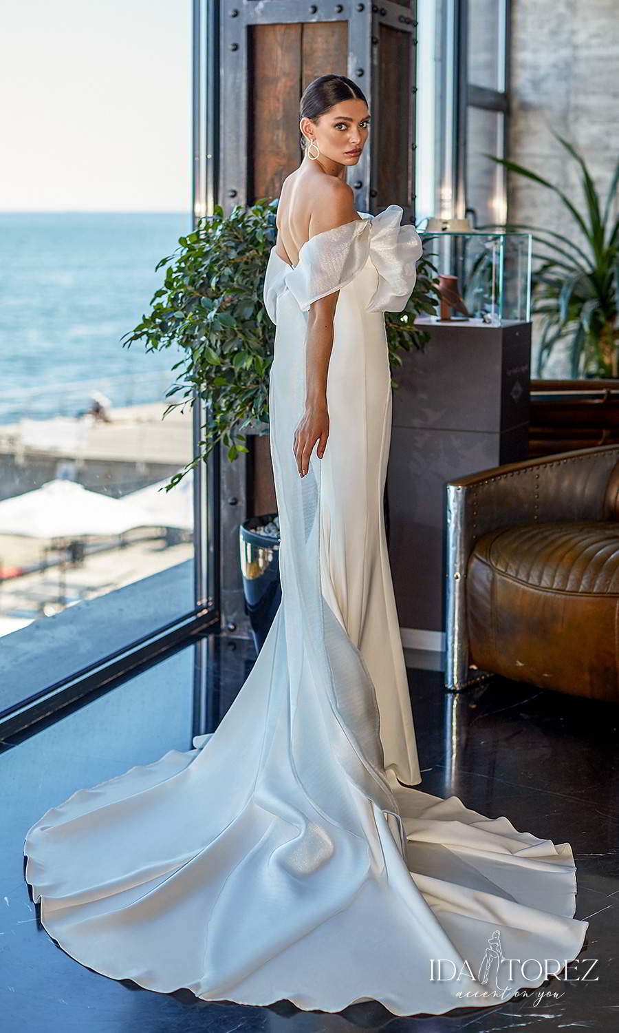 ida torez 2021 bridal off shoulder swag sleeves crumbcatcher bow neckline clean minimalist sheath wedding dress chapelt train (sexy silhouette) bv
