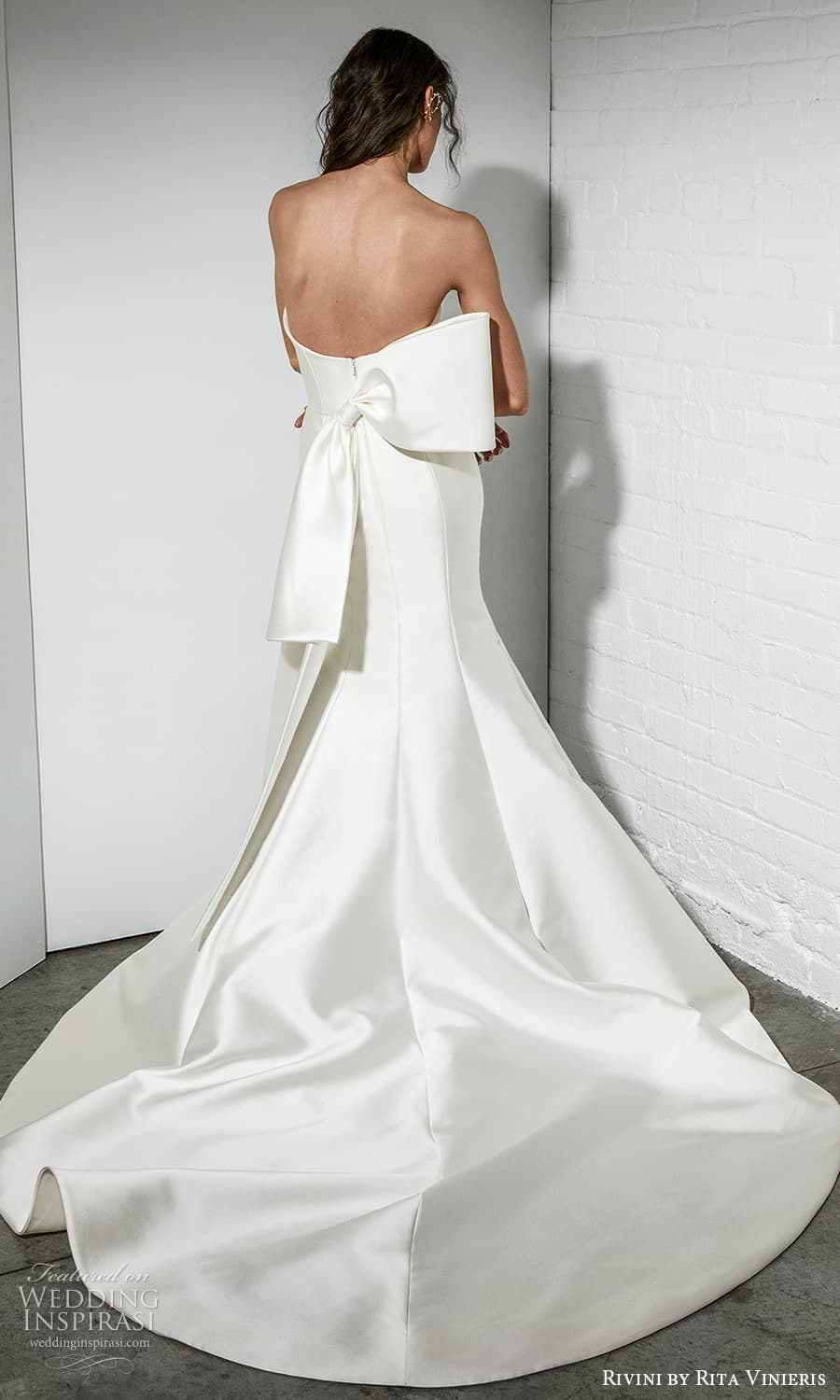 rivini rita vinieris spring 2022 bridal strapless sweetheart neckline clean minimalist fit flare a line wedding dress chapel train (7) bv rivini rita vinieris spring 2022 bridal strapless sweetheart neckline clean minimalist fit flare a line wedding dress chapel train (7) bv