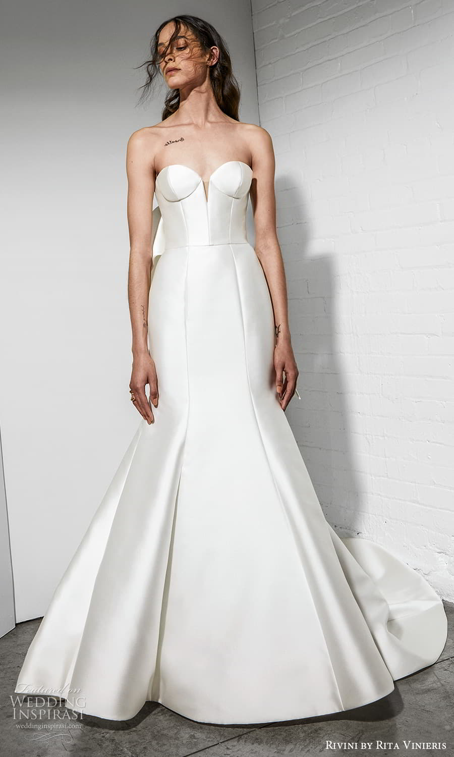 rivini rita vinieris spring 2022 bridal strapless sweetheart neckline clean minimalist fit flare a line wedding dress chapel train (7) mv rivini rita vinieris spring 2022 bridal strapless sweetheart neckline clean minimalist fit flare a line wedding dress chapel train (7) mv