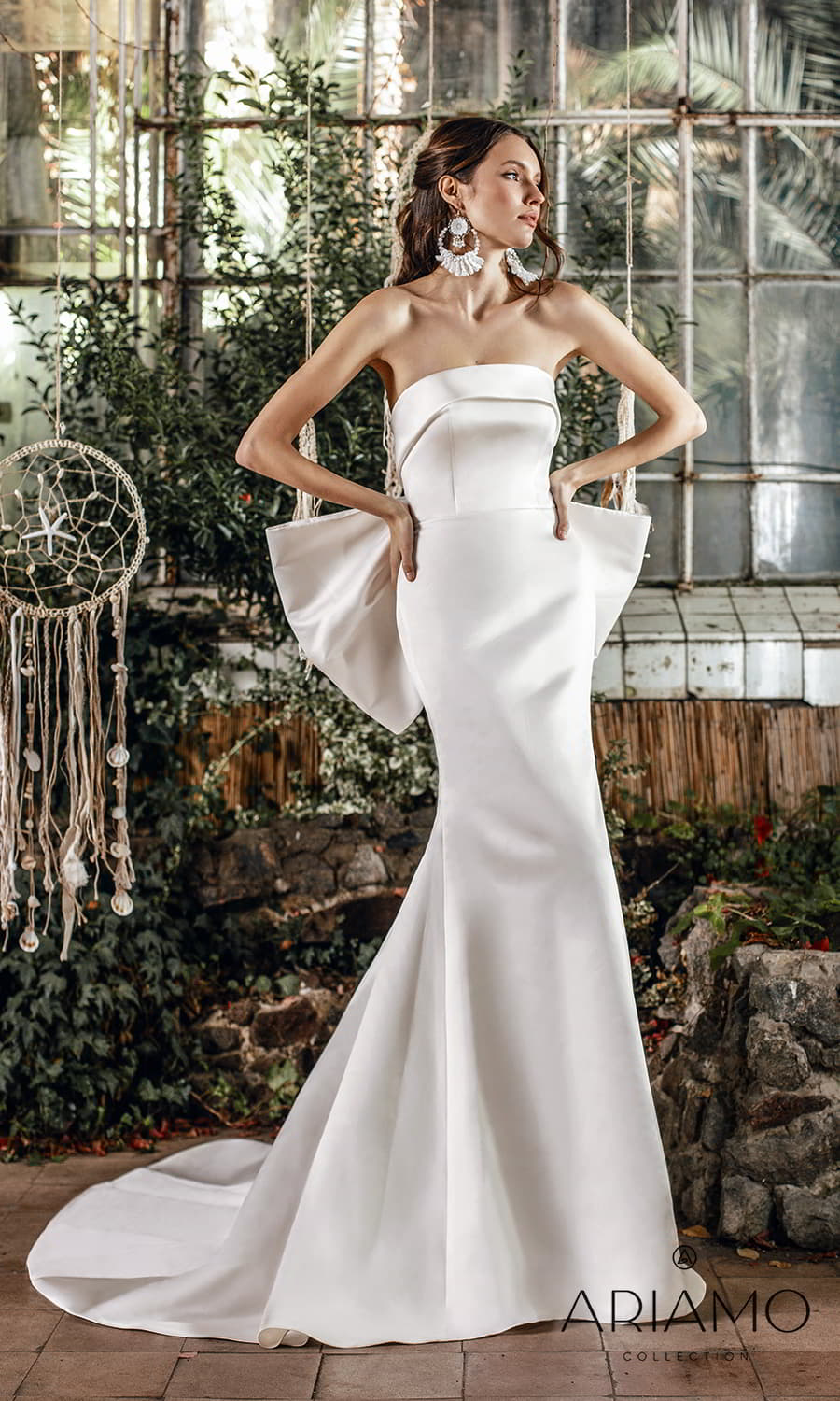 ariamo 2022 bridal strapless straight across neckline clean minimalist column sheath wedding dress chapel train (stacy) mv