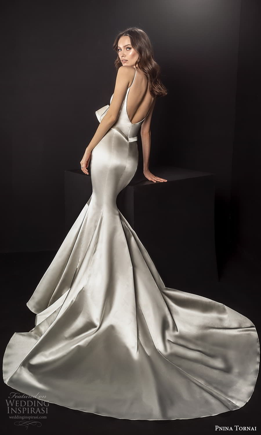 pnina tornai 2021 bridal sleeveles straps plunging v neckline clean minimalist bow waist sheath wedding dress chapel train (5) bv pnina tornai 2021 bridal sleeveles straps plunging v neckline clean minimalist bow waist sheath wedding dress chapel train (5) bv