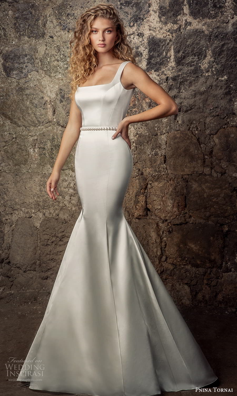 pnina tornai 2021 bridal sleeveless straps square neckline clean minimalist fit flare mermaid wedding dress chapel train (12) mv