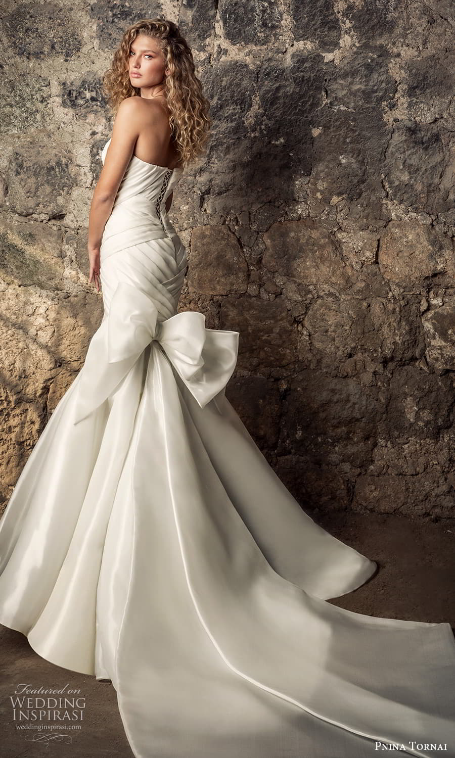 pnina tornai 2021 bridal strapless sweetheart neckline pleated bodice clean modern fit flare mermaid wedding dress chapel train bow back (19) mv pnina tornai 2021 bridal strapless sweetheart neckline pleated bodice clean modern fit flare mermaid wedding dress chapel train bow back (19) mv