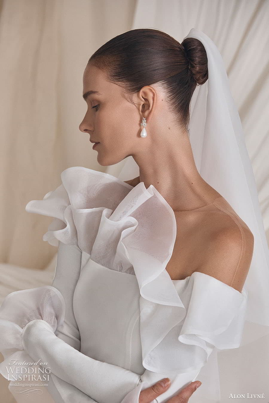 alon livne 2022 bridal off shoulder long sleeve straight across neckline clean minimalist sheath wedding dress chapel train (9) zsv