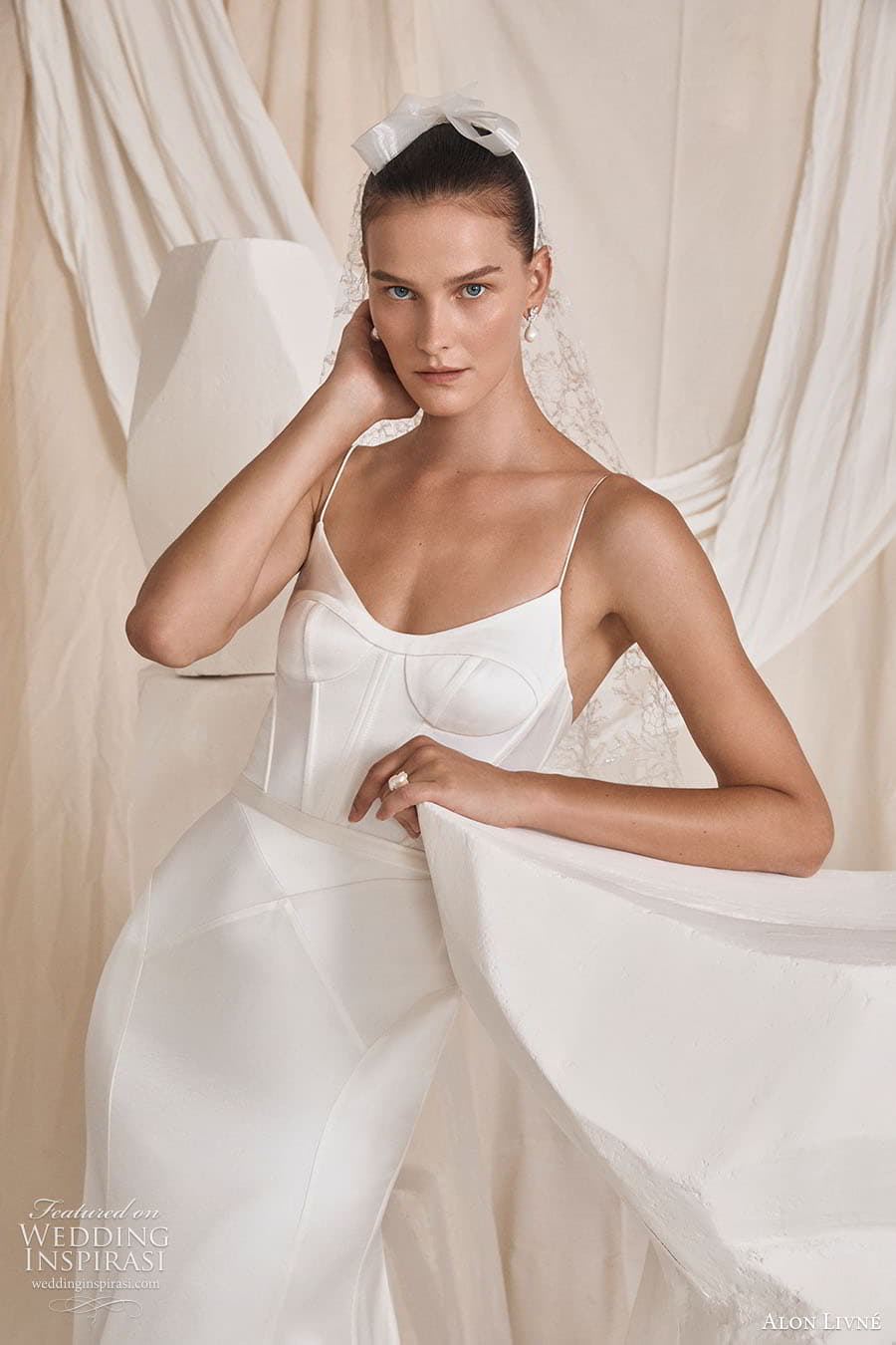 alon livne 2022 bridal sleeveless strap v neckline clean minimalist sheat wedding dress chapel train (8) zv