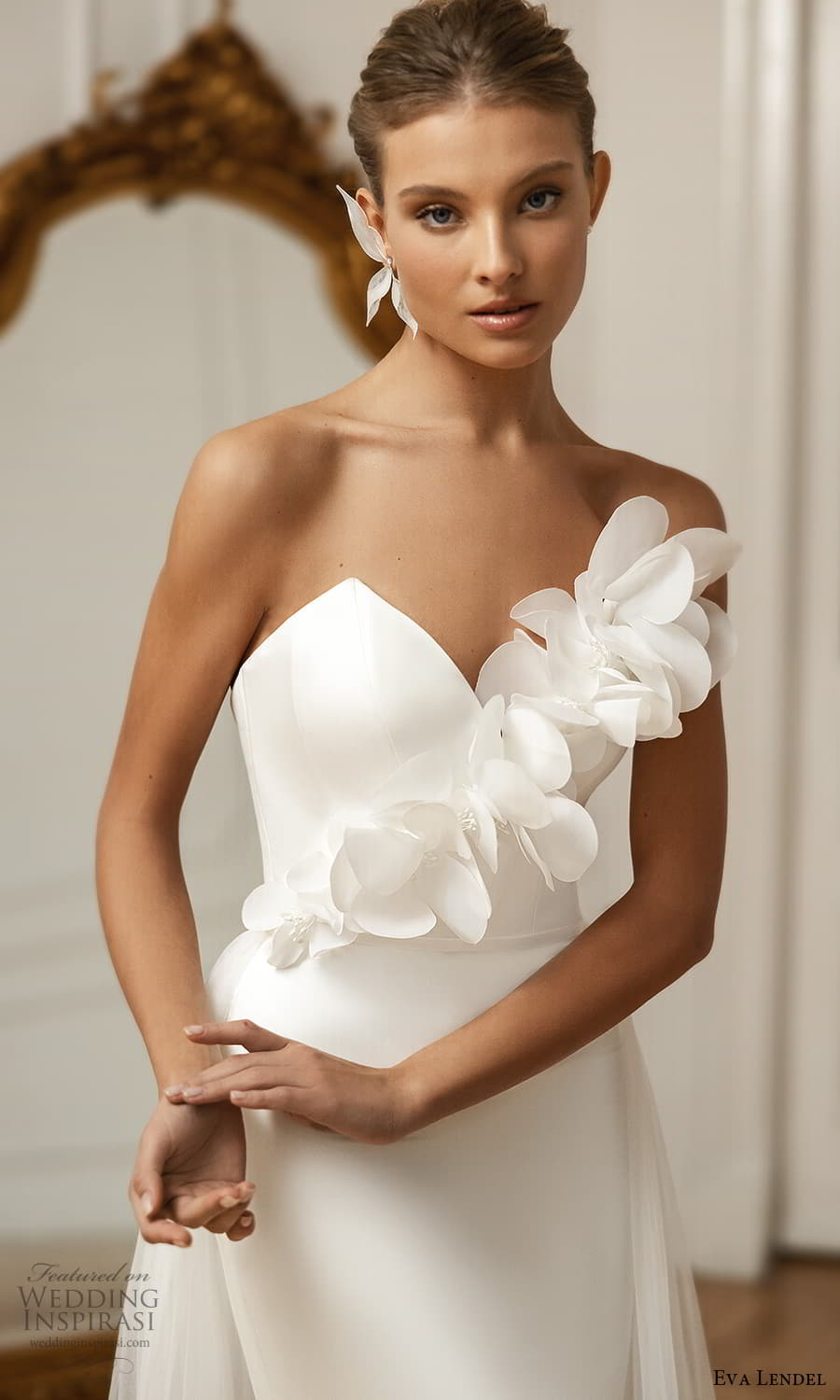 eva lendel fall 2023 bridal straplress sweetheart neckline clean minimalist sheath wedding dress cathedreal train (9) zv